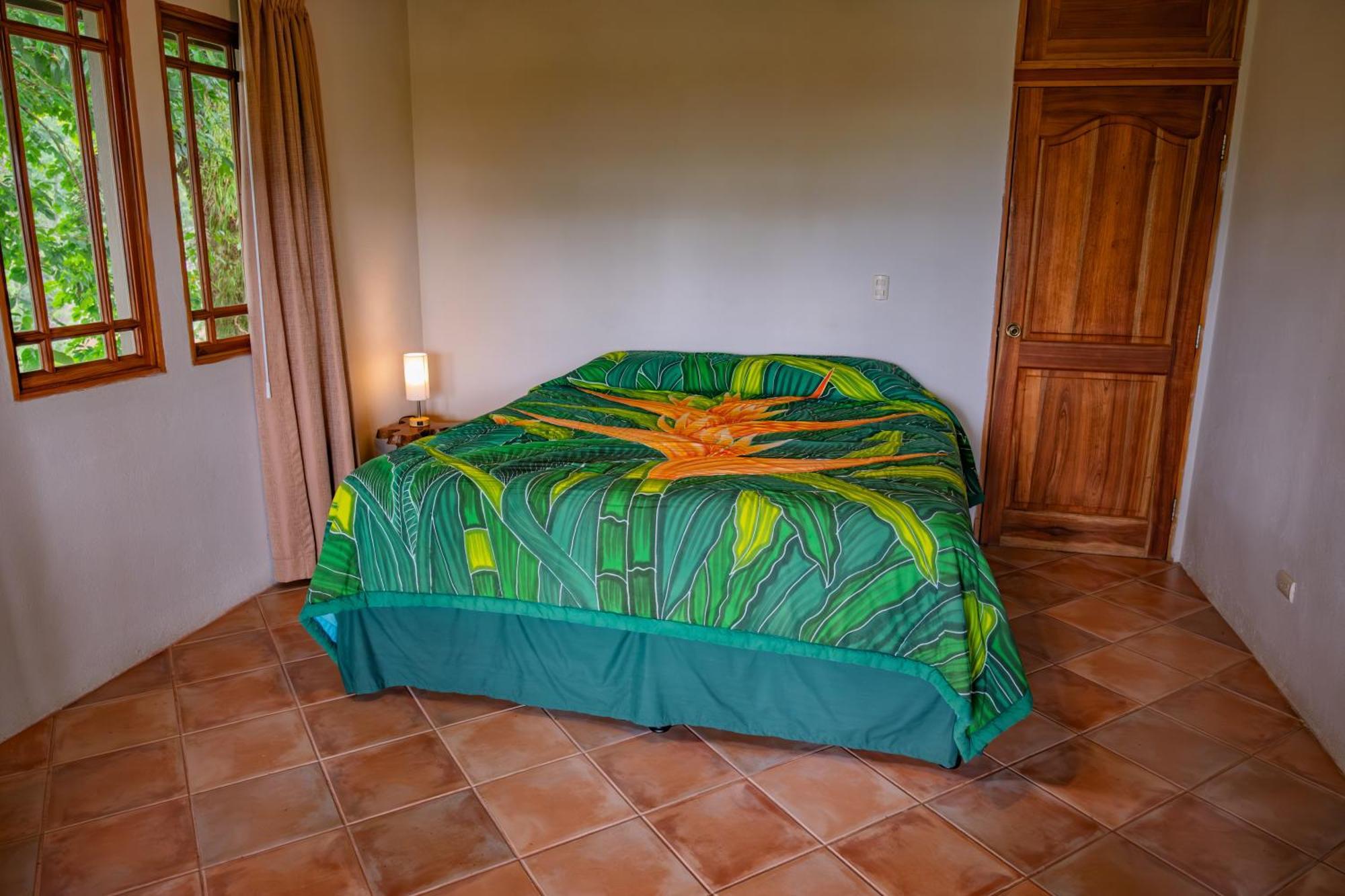 Lost Iguana And Hotel